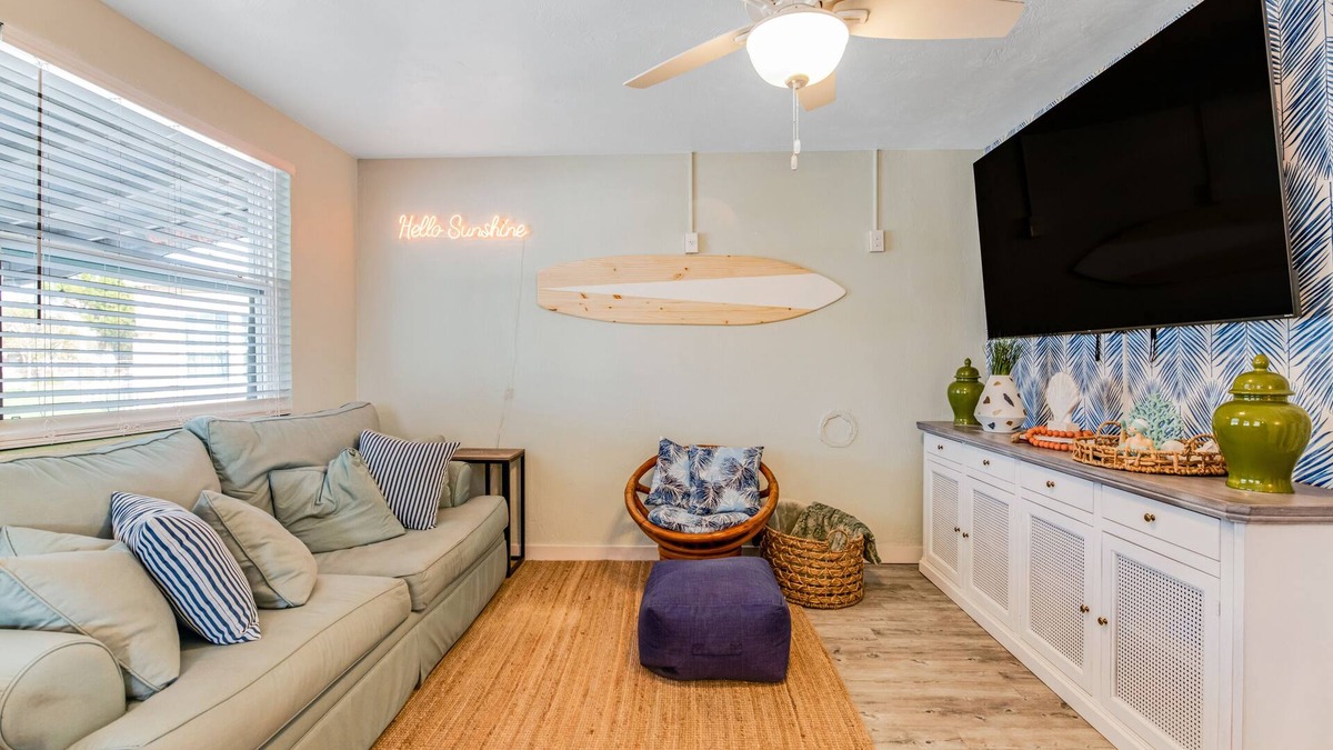 Sunny Shores House | Cozy beach house - 5 min walk to the beach (Pet-Friendly!)