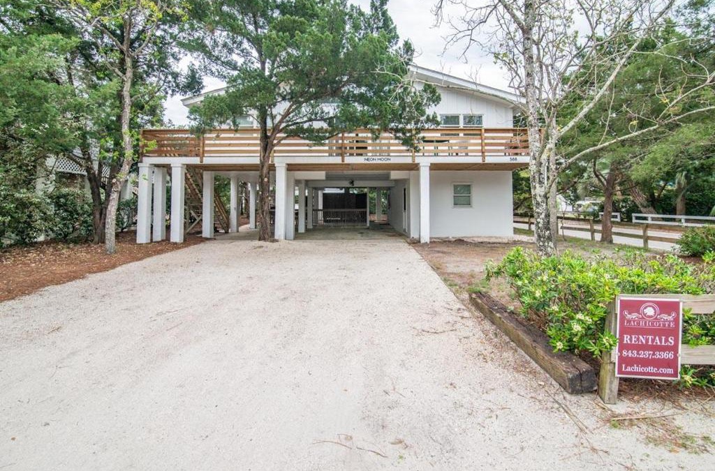 Pawleys Island House | Cozy Beach House Steps from the Shore: 4 Bedroom