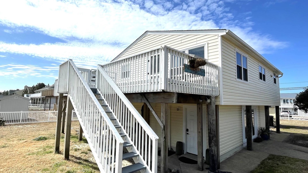 Sandbridge House | Cozy beach house in Sandbridge- just steps away from the beach!