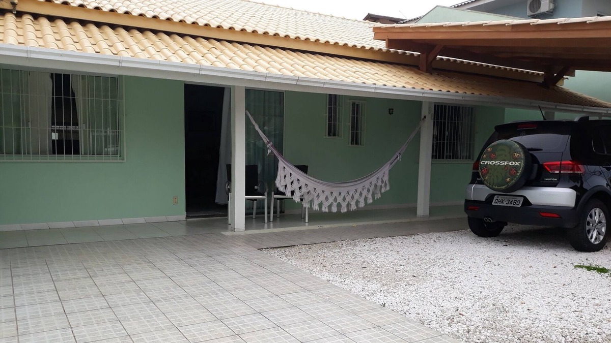 Penha House | Cozy beach house with balcony near Beto Carreiro park and center