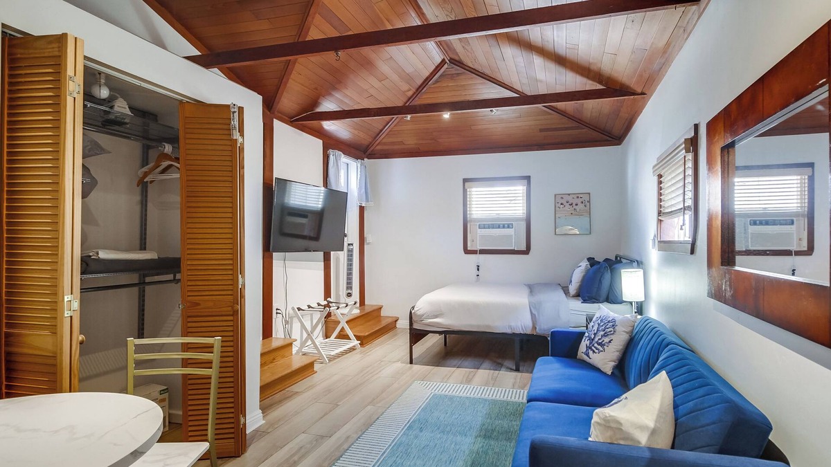Ocean Beach Apartment | Cozy Beach Studio – Sleeps 2, Walk to Ocean