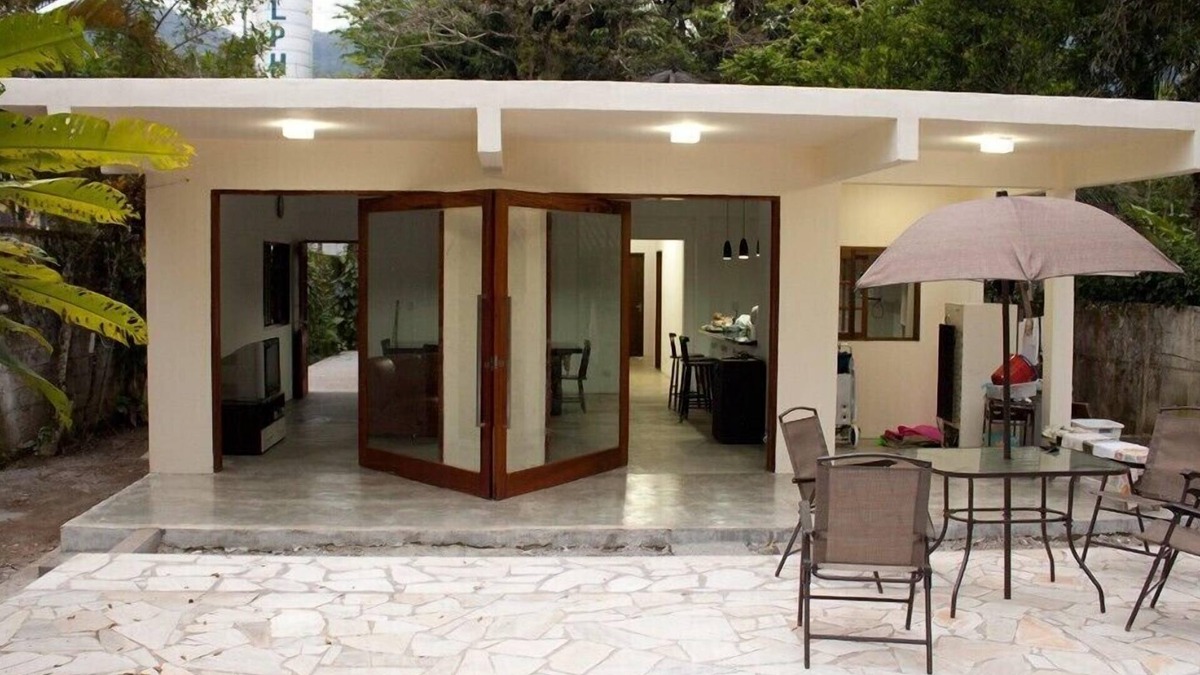 Pereque-Mirim House | Cozy beachfront beach house with pool, terrace, barbecue