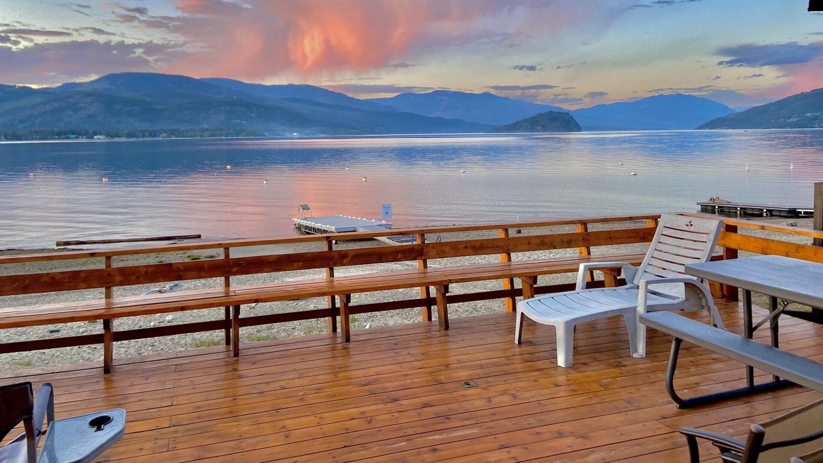 Sorrento Cabin | Cozy Beachfront Cabin
