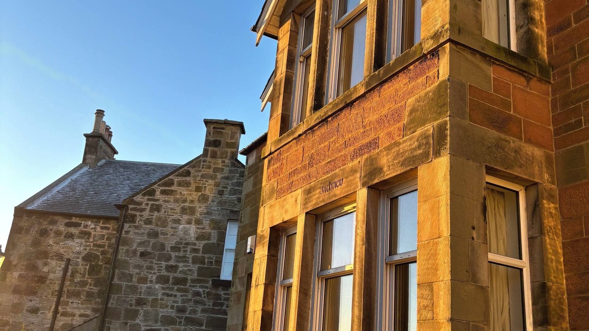 Burntisland House | Cozy Beachfront retreat next to great hiking trails