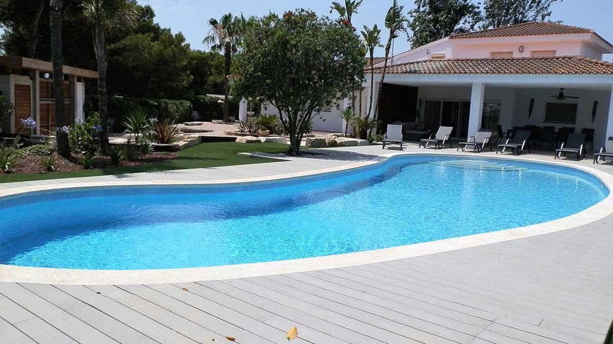 Riumar House | Cozy Beachside House: Private Pool, Free WiFi, Pet-Friendly, Near Dog Beach