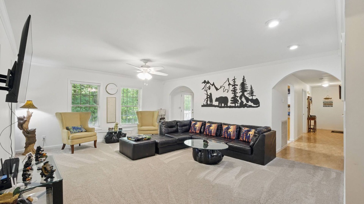 Salem House | Cozy Bear Den by Jocassee Lake Devil's Fork