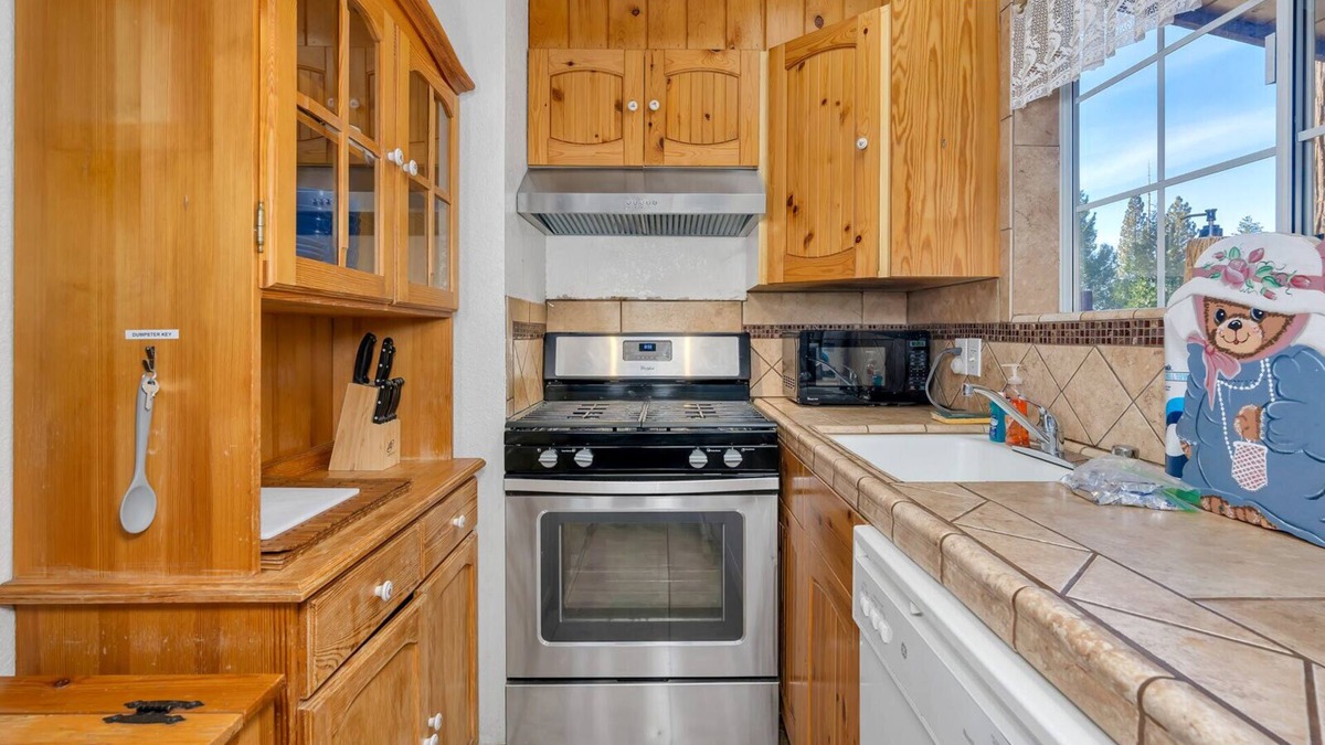 Yosemite West Cabin | Cozy Bear North Quaint and Warm 2bd in Yosemite!