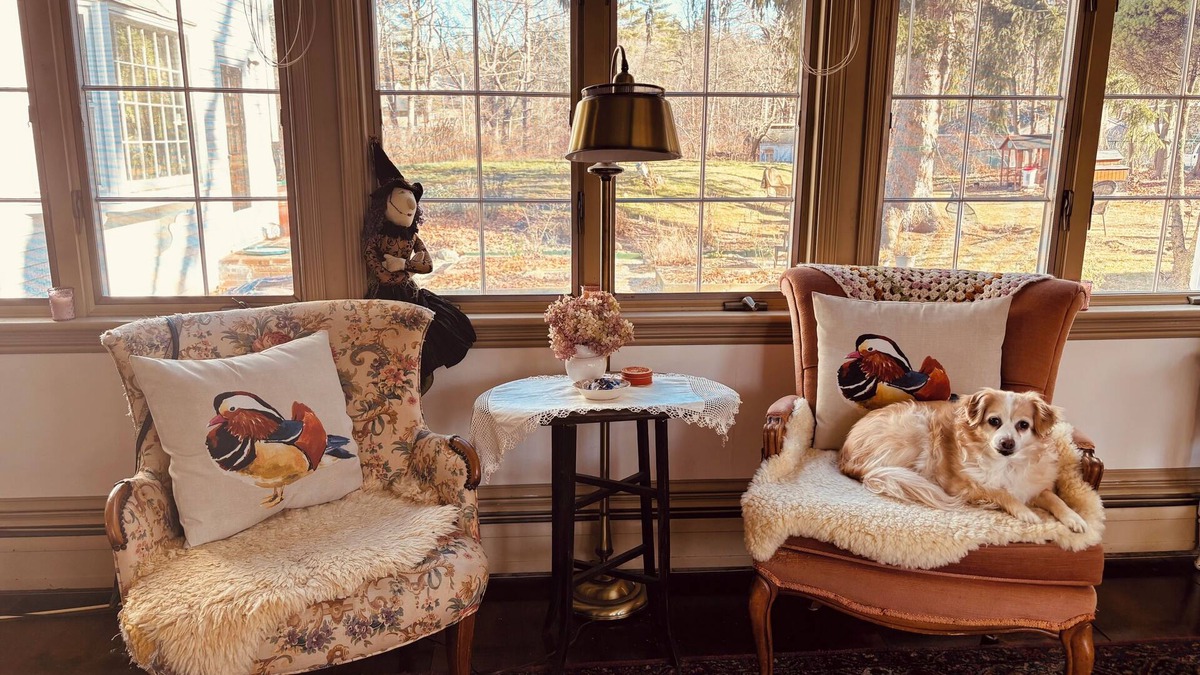Plaistow House | Cozy Bedroom in English Cottage Home with priv office/living space in Plaistow!