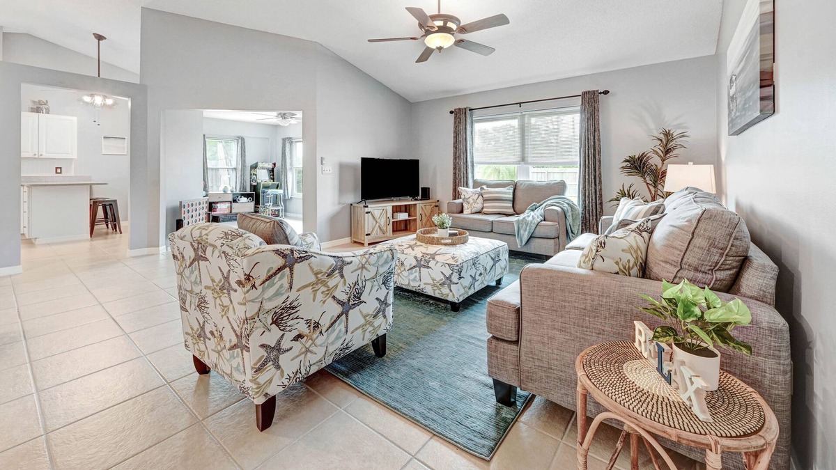 Palm Bay House | Cozy Blue Palm w/Game Room Centrally Located