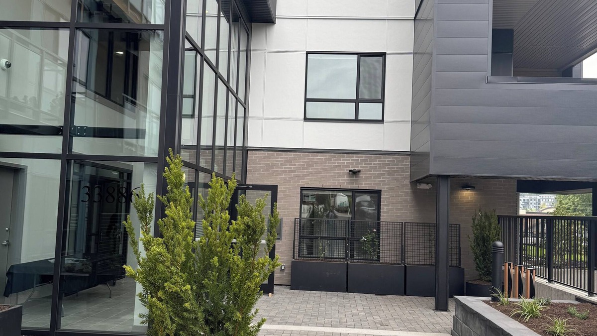 Abbotsford Condo | Cozy brand new 1 bedroom Condo , close to Hospital , UFV & downtown Abbotsford.
