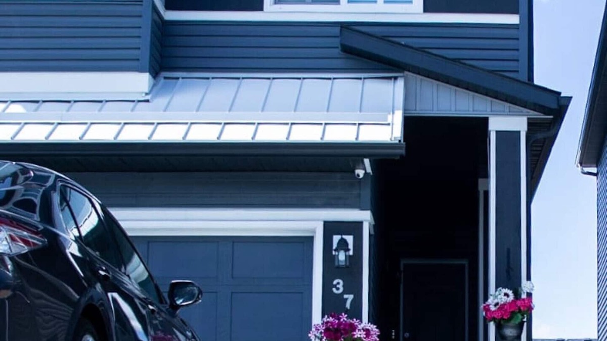 Calgary House | COZY BRAND NEW LEGAL SUIT IN LIVINGSTON CALGARY
