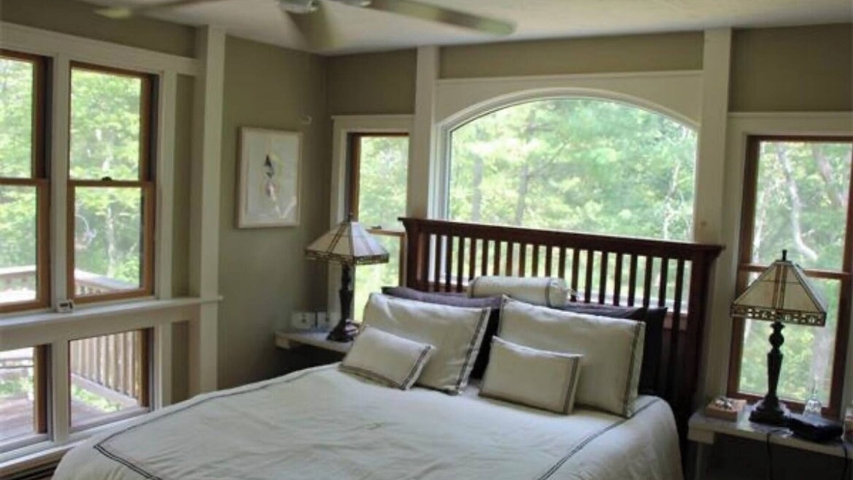 Bourne House | Cozy, bright house in enjoyable Bourne with WiFi, AC. Minutes from beach!