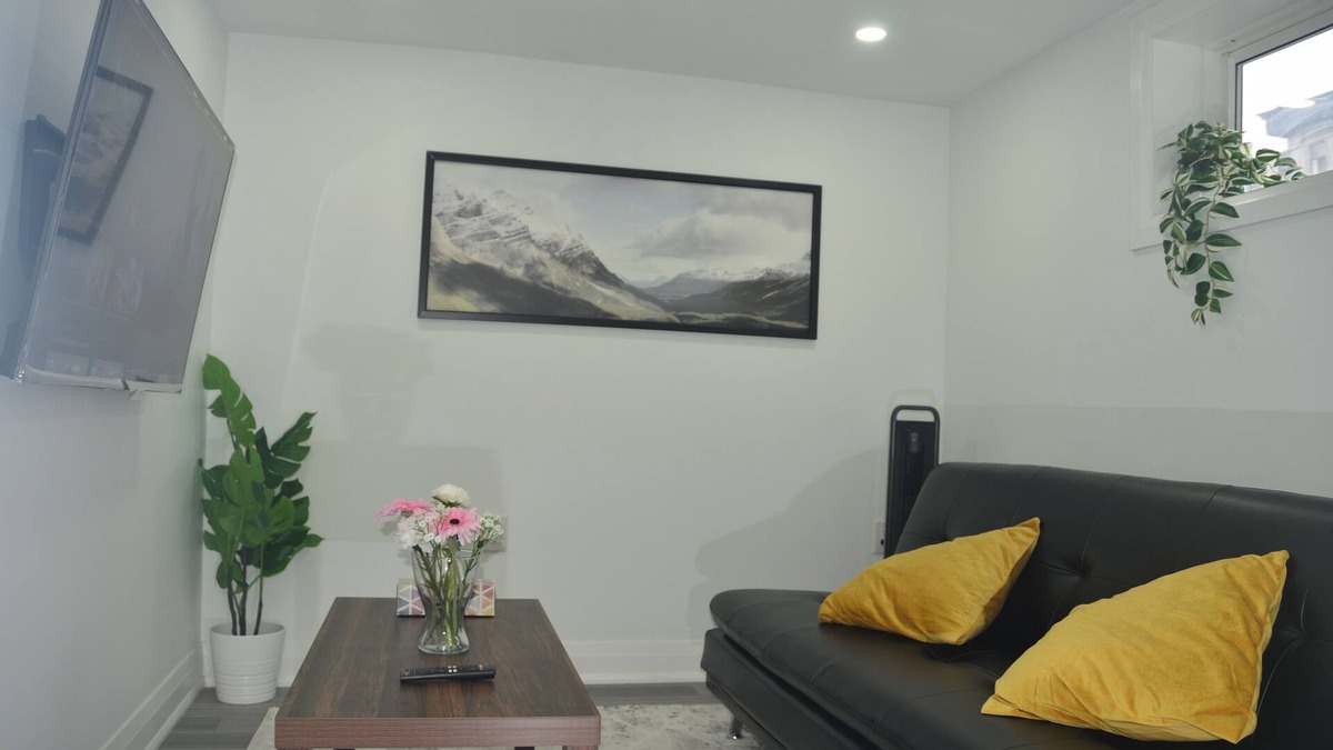 Wexford House | Cozy bright private basement apartment in the heart of Scarborough