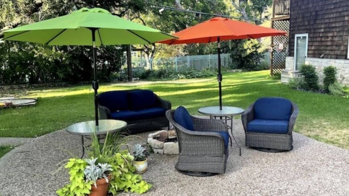 Fort Worth House | Cozy bungalow across TCU soccer field. Available the month of July.