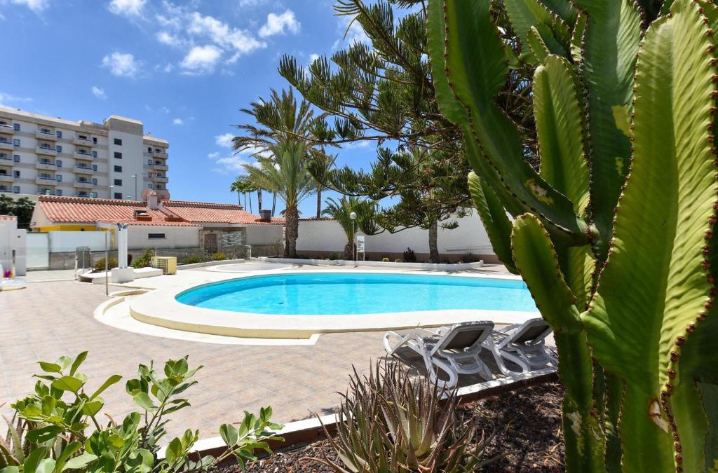 Playa del Ingles House | Cozy bungalow for 6 in Playa del Inglés GD04 by VillaGranCanaria