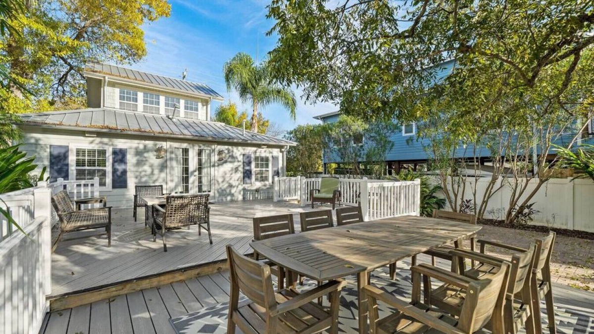 Clear Lake Shores House | Cozy Bungalow with Deck, Near Kemah Boardwalk