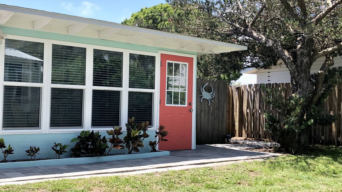 Roberta Heights House | Cozy bungalow with a fenced in yard, 5 minute walk to the beach