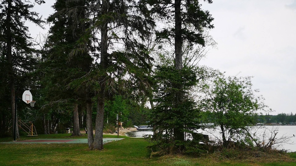 Glaslyn Cabin | Cozy Cabin at Indian Point, Turtle Lake w/wrap around deck