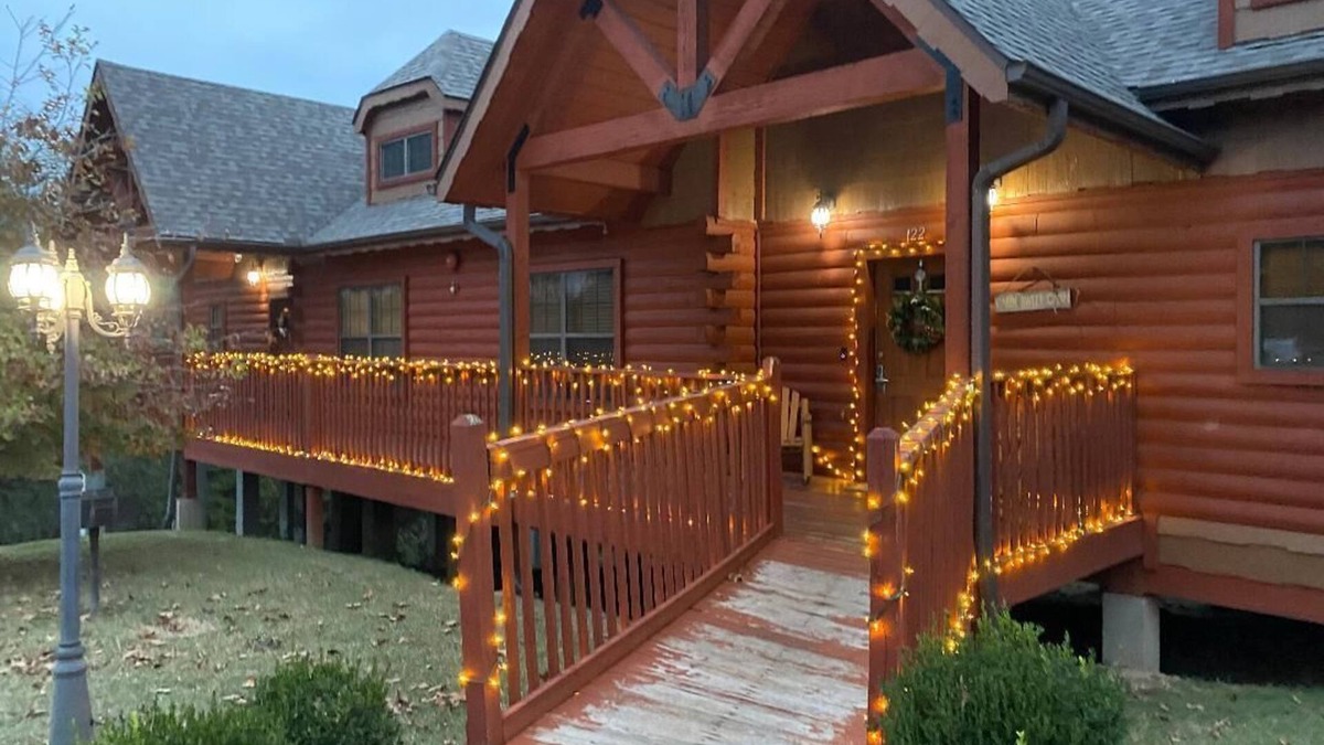 Branson Theater District Cabin | Cozy Cabin 2 - A Great Holiday Family Place - Come Play and Stay!