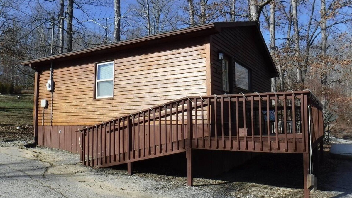Eckerty Cabin | Cozy Cabin 23 One Bedroom Located on Patoka Lake in Southern Indiana