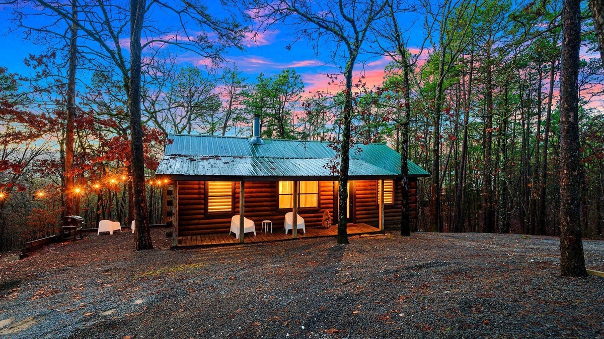 Broken Bow Cabin | Cozy Cabin - 2x2 - Hot Tub - Pet Friendly