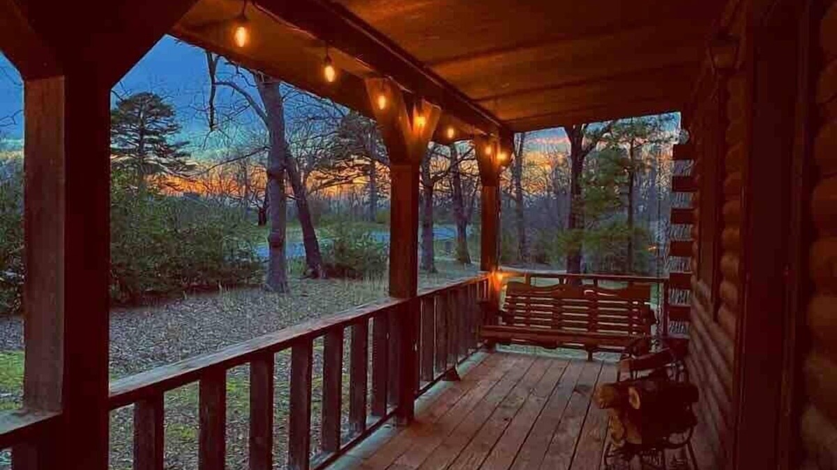 Eureka Springs Cabin | Cozy Cabin at Bear Mountain Log Cabins