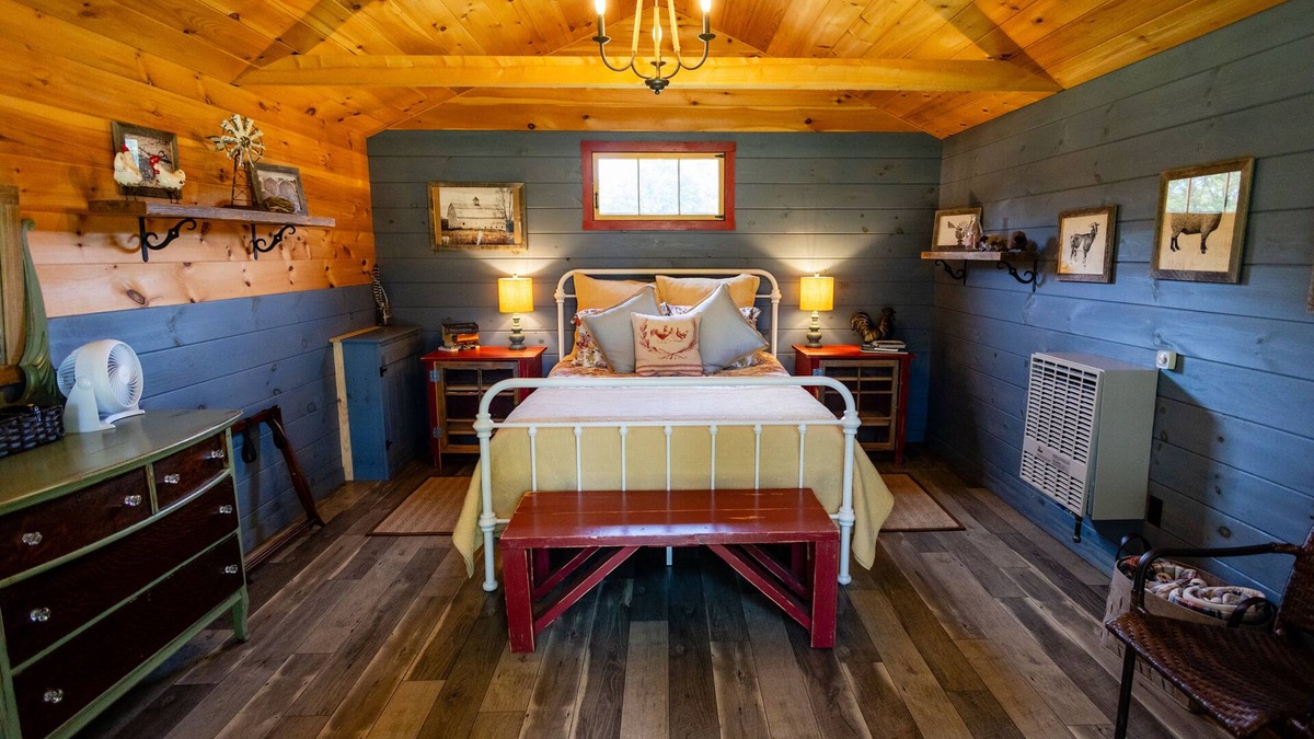 Turner Bed & Breakfast | Cozy Cabin at Farm Bed and Breakfast in Maine