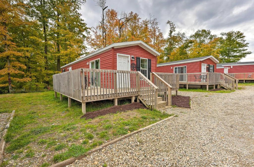 Cassopolis House | Cozy Cabin Community Pool and Lakefront Beach!