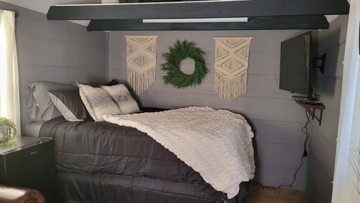 Proctor Cabin | Cozy Cabin, floating, illinois river, golfing