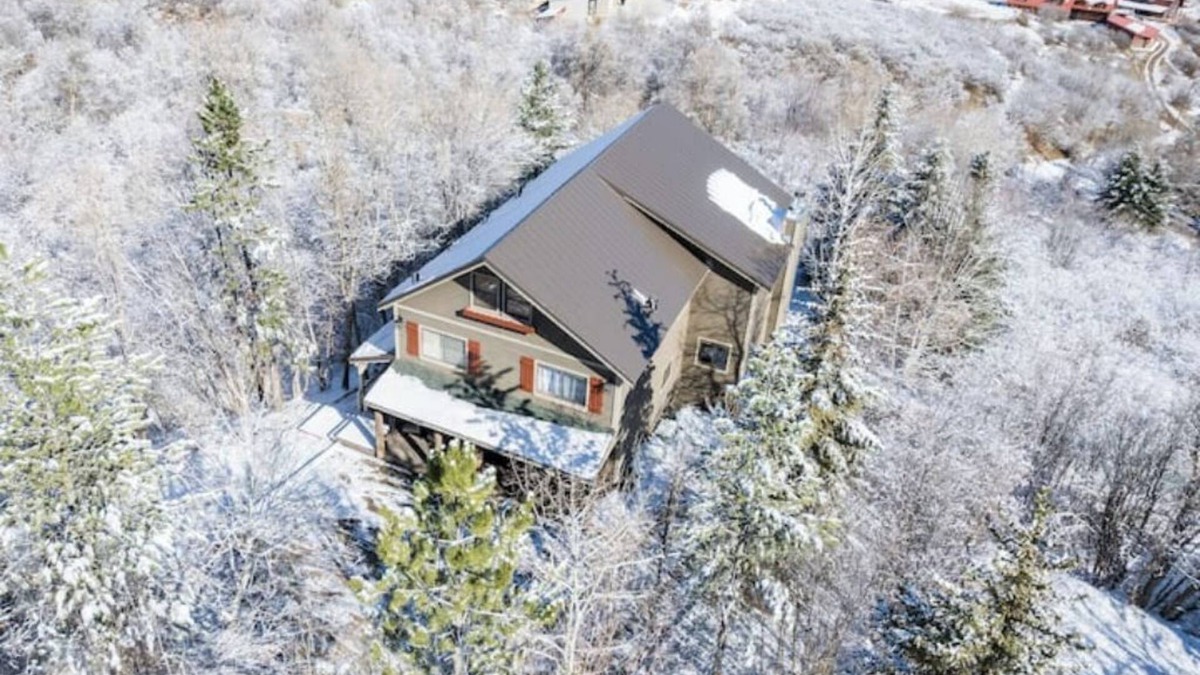 Midway Cabin | Cozy Cabin for the Whole Family!
