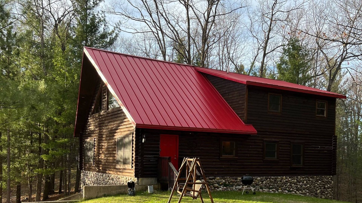Irons Cabin | Cozy cabin getaway on private lake!