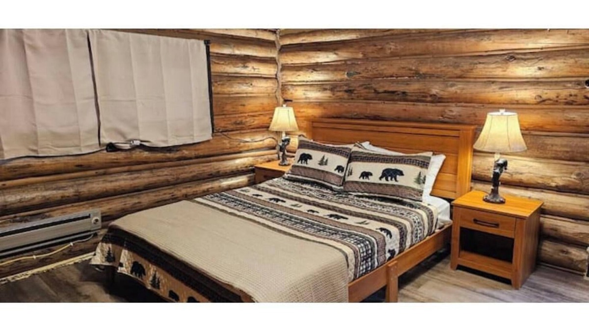 Cooke City-Silver Gate Cabin | Cozy Cabin in Cooke City