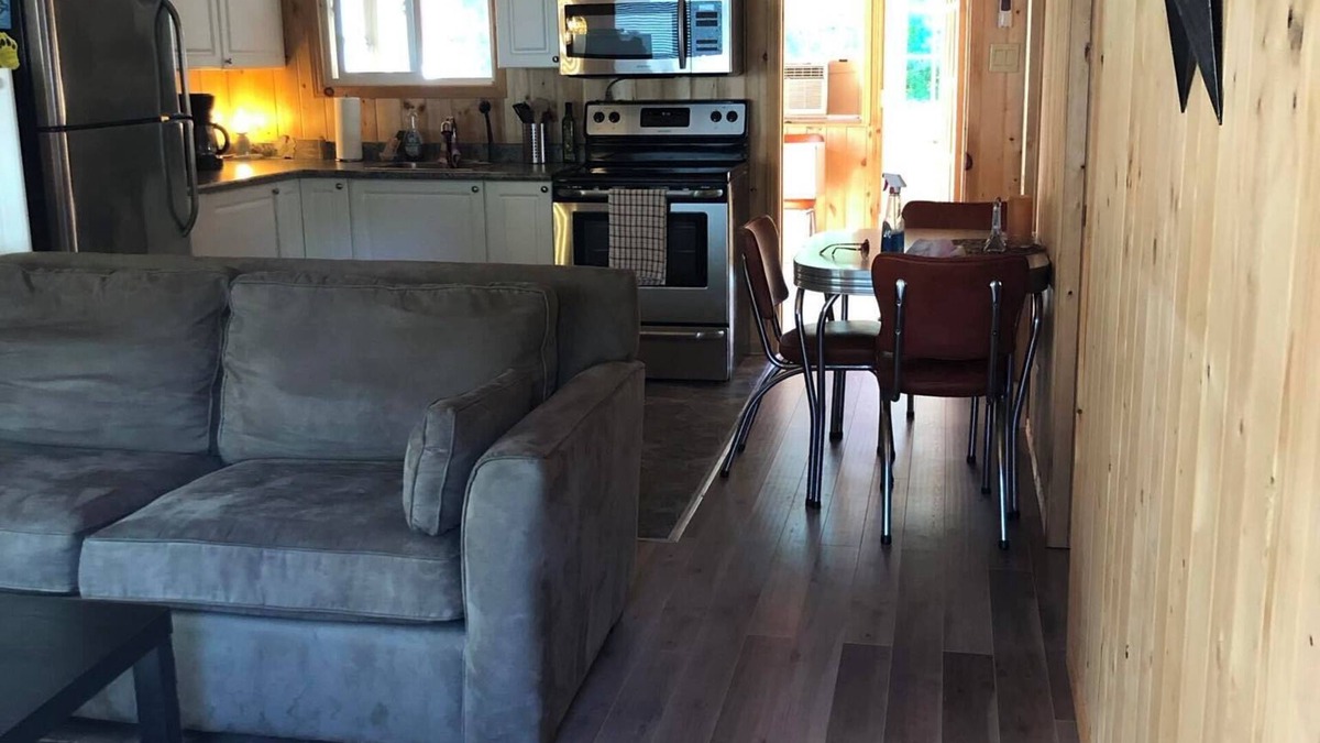 Grand Beach Cabin | Cozy Cabin in Grand Beach.