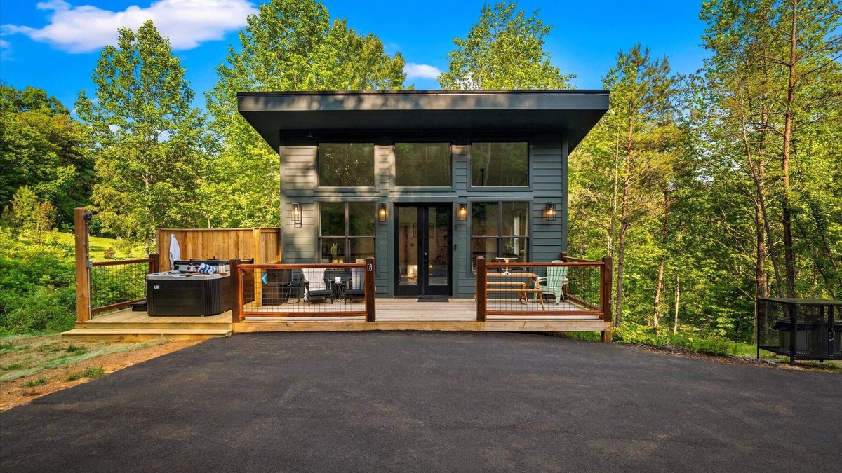 Sevierville Cabin | Cozy cabin in peaceful, serene, wooded setting 20 minutes from area attractions.