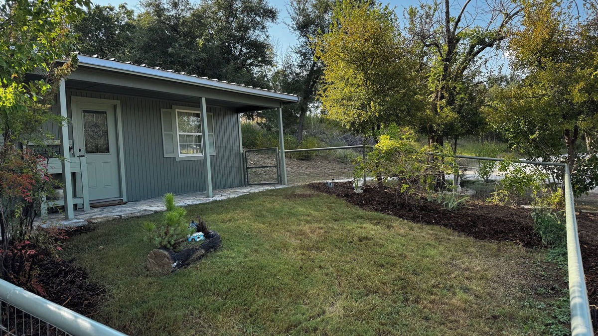 Glen Rose Cabin | Cozy cabin in peaceful Glen Rose with AC fully furnished