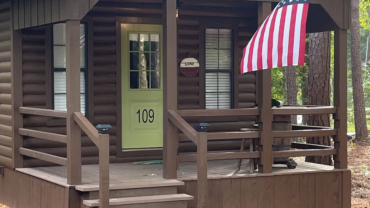 Brewton Cabin | Cozy cabin in pleasant Brewton with AC, WiFi, and fire pit.