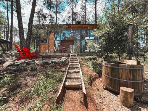 Huasca De Ocampo Apartment | Cozy cabin in the woods with a wooden tub