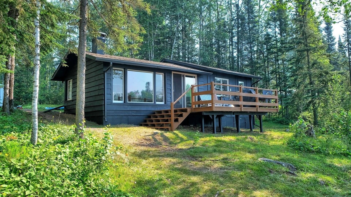 Grand Marais Cabin | Cozy Cabin In The Bay On Devil Track Lake with nearly 100' of Shoreline