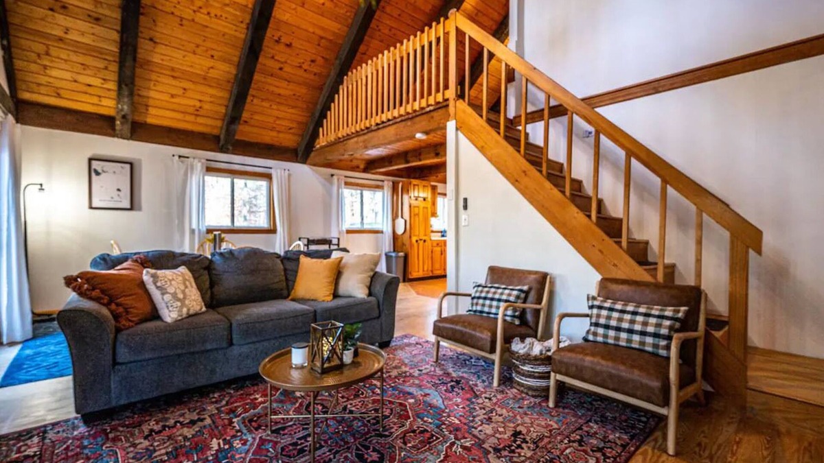 Effingham Cabin | Cozy Cabin in the Pines — Secluded Oasis, Minutes to Skiing & Lakes — Dogs ok!