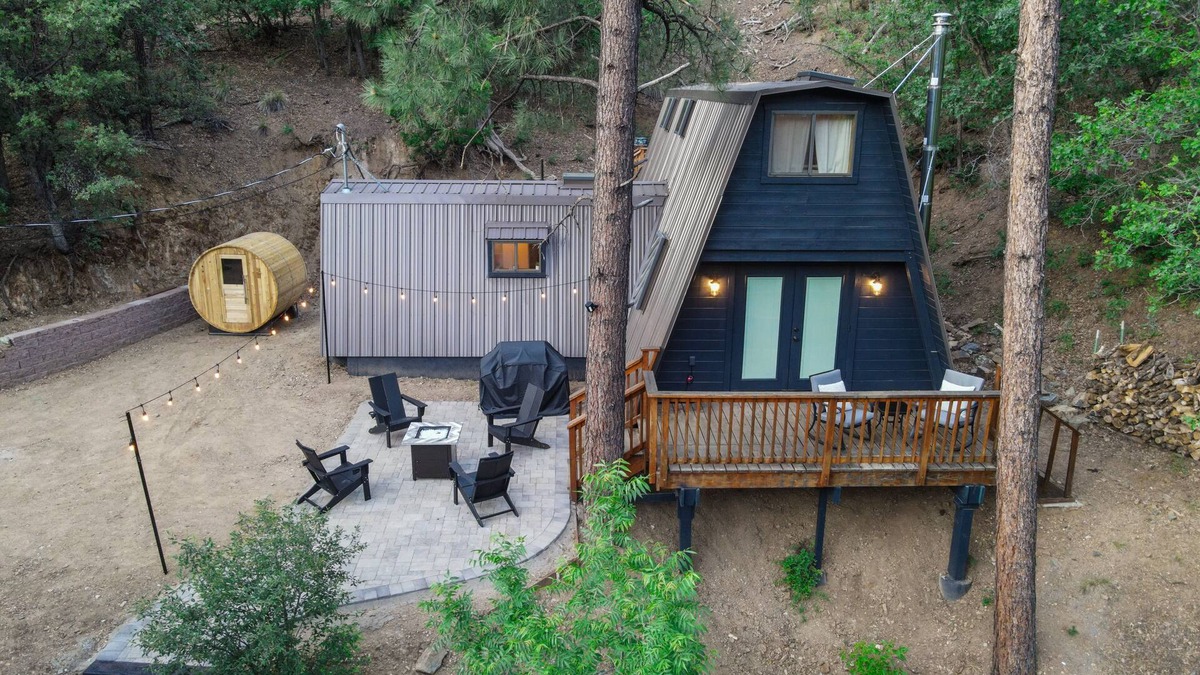 Groom Creek Cabin | Cozy Cabin in the Pines, 15 Min to Whiskey Row, 8 Min to Goldwater Lake