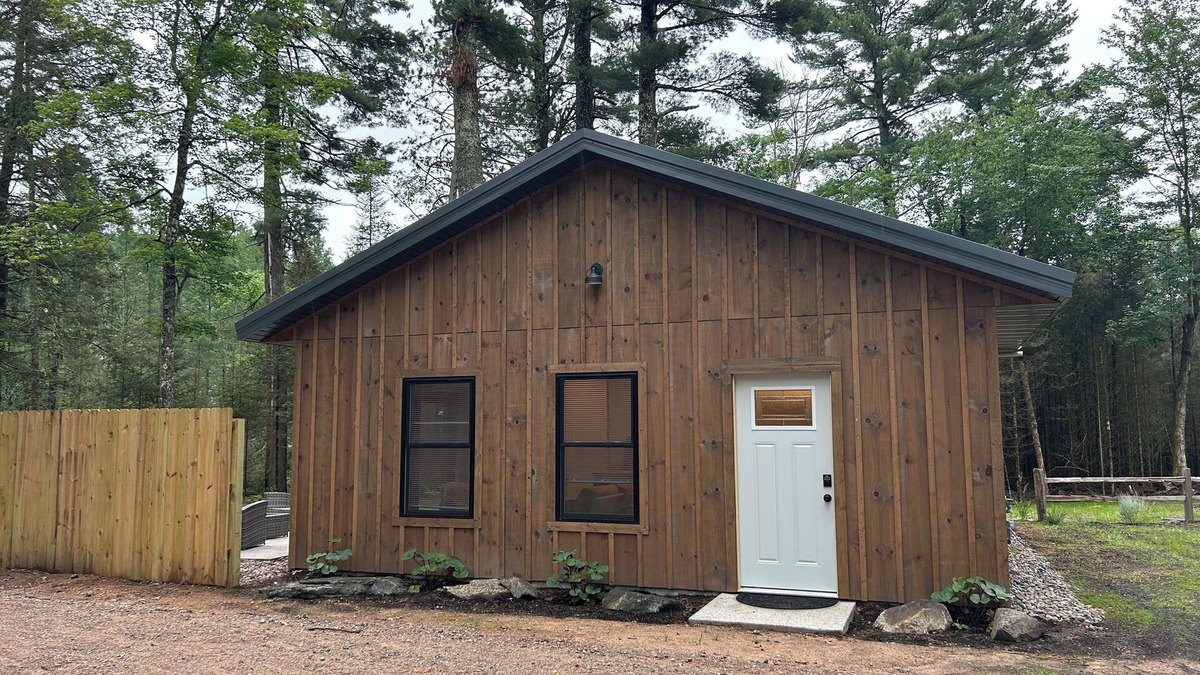 St Germain Cabin | Cozy Cabin in the Northwoods-Forest Retreat