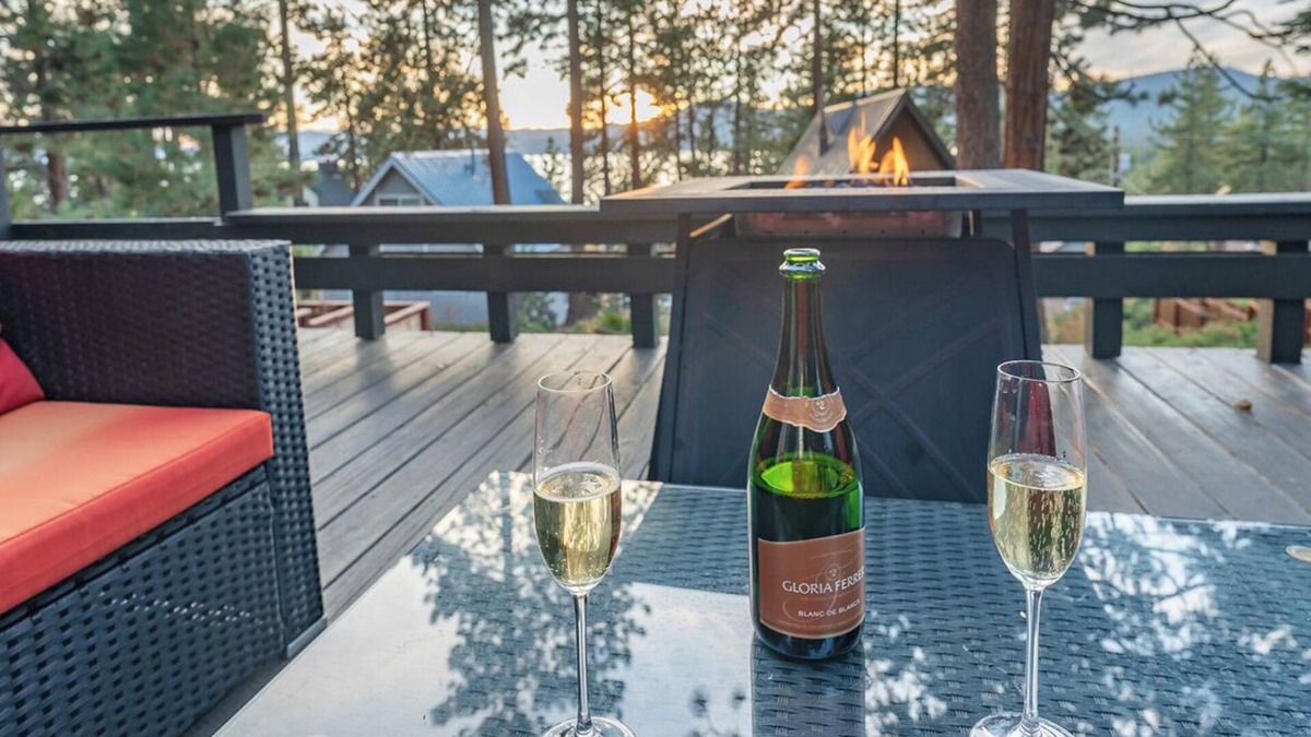 Kings Beach House | Cozy Cabin in the Woods