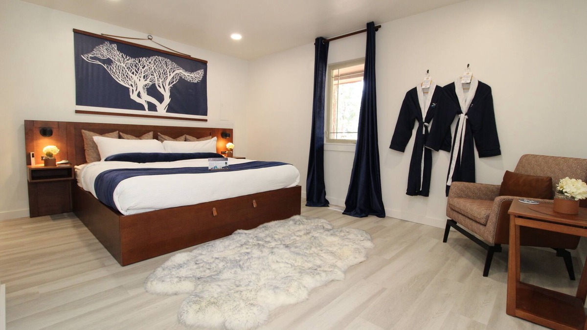 Angel Fire Cabin | Cozy cabin in the woods, fire pit, king bed, ADA, A/C