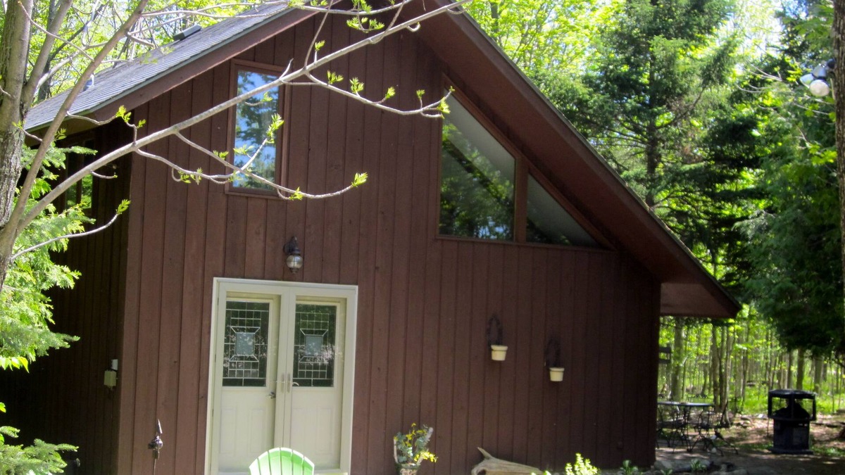Fish Creek Cabin | Cozy Cabin in the Woods: Between Fish Creek and Ephraim-- Perfect Location!