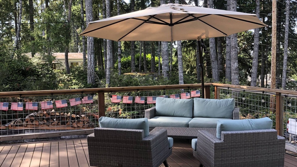 Grapeview House | Cozy Cabin in the woods with Peek-A-Boo Lake views