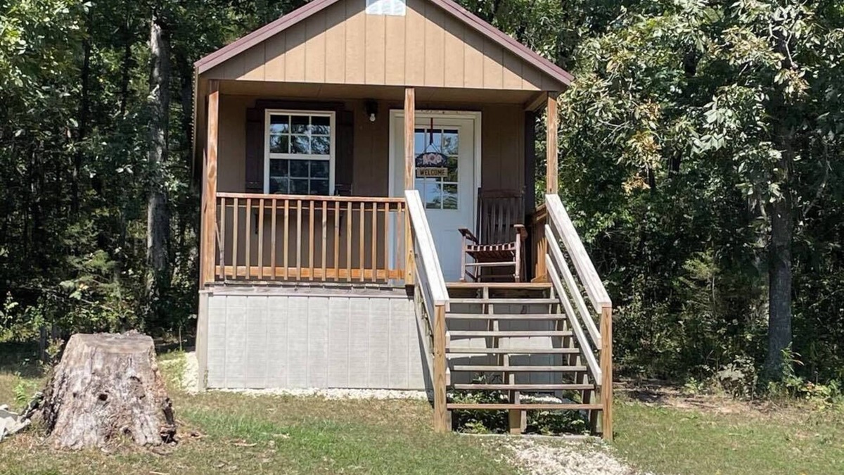 Mount Sterling Cabin | Cozy Cabin in the woods near charming Hermann