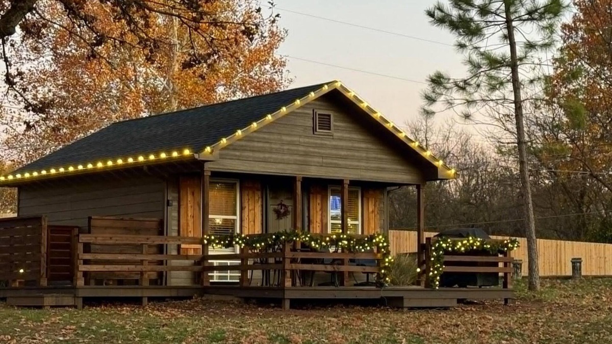 Cleora Cabin | Cozy Cabin in wooded setting WITH HOT TUB