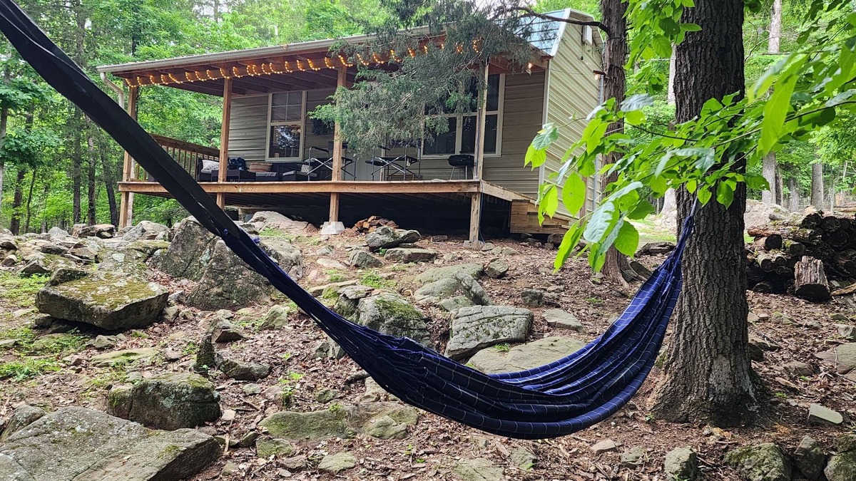 Jasper Cabin | Cozy cabin located on mountainside hobby farm