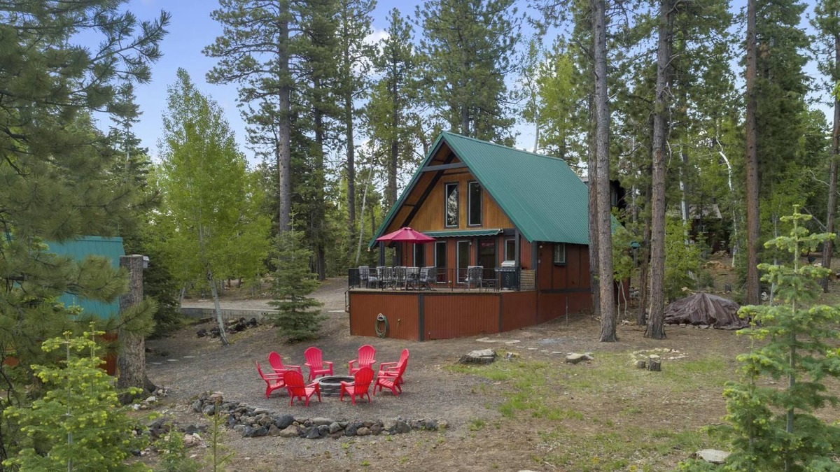 Duck Creek Village Cabin | COZY🏡CABIN NEAR⛰BRIAN HEAD☀️ZION🌄BRYCE CANYON 🏞WITH📡Wi-Fi 🐶 PET FRIENDLY