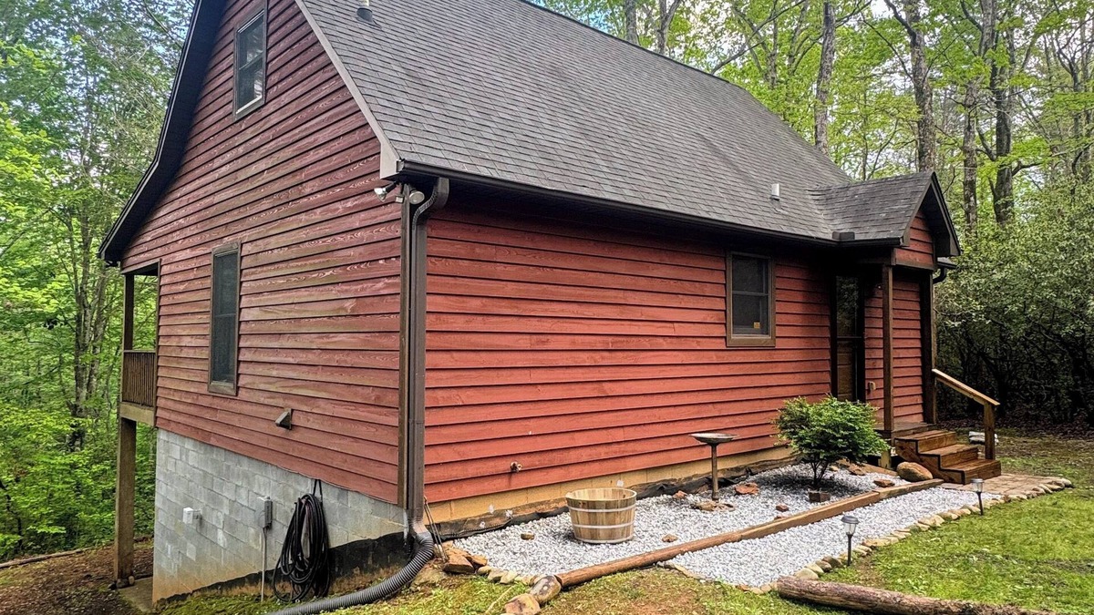 Cleveland Cabin | Cozy Cabin near Table Rock and Caesar's Head